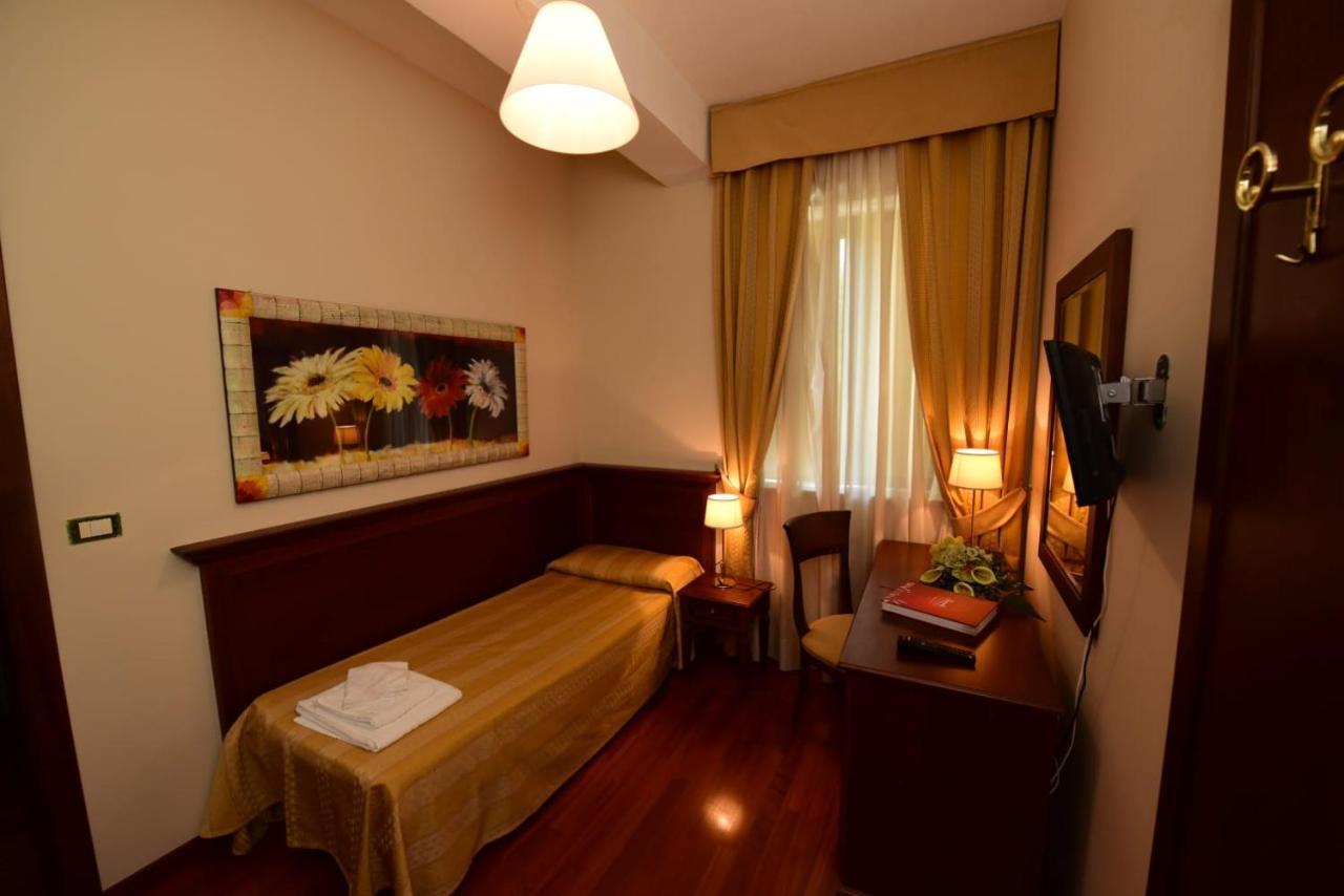 Albergo La Locanda Degli Apolidi Atena Lucana Exteriér fotografie